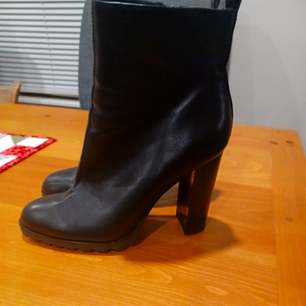 Aldo size 9 black, zip up, chunky heel boots